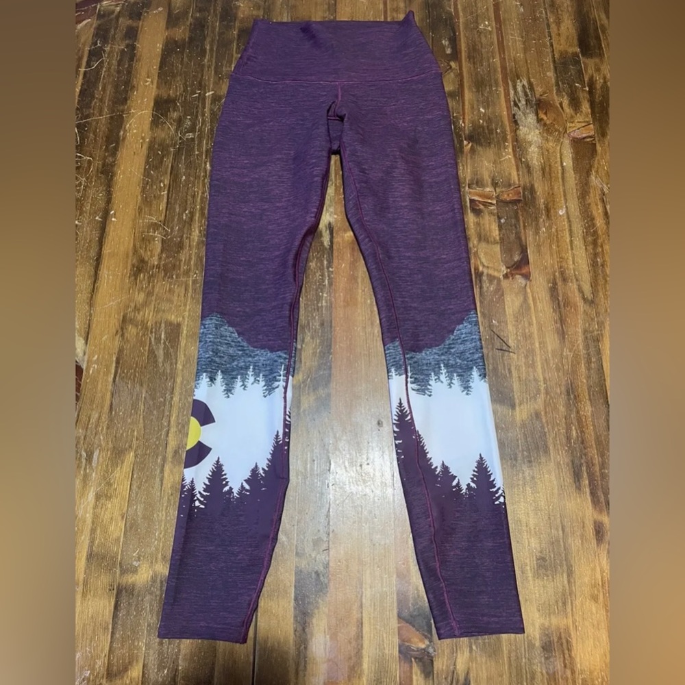 Colorado Threads burgundy native yoga pants size s small